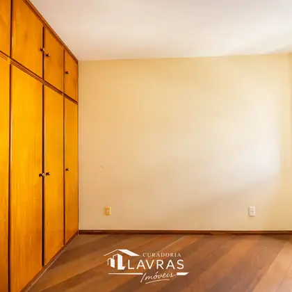 Quarto com armários